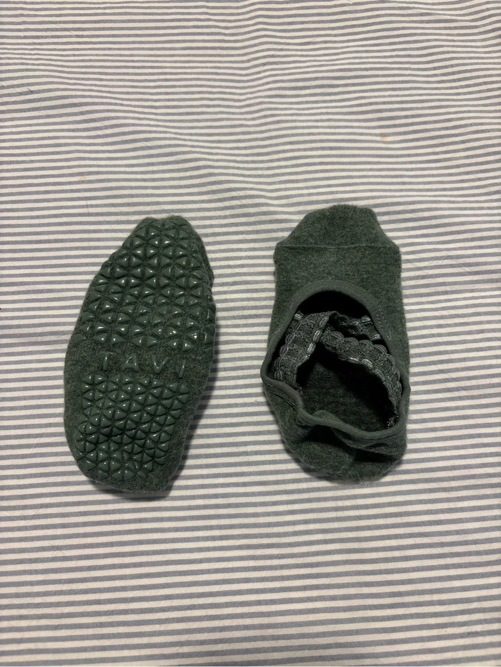 TAVI Dark Green Grip Socks